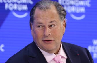 Billionaire Marc Benioff challenges the AI sector: ‘What’s more important to us, growth or our kids?’