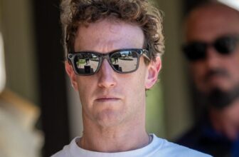 Meta stock drops 10% as free cash flow gets crushed—and Zuckerberg hints at cloud business
